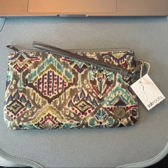 BRAND NEW Sakroots Geometric Pattern Wristlet in Blue and Pink - Picture 3 of 3